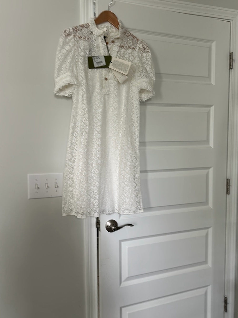 Gucci Lined White Cream Lace Midi Dress with Puff Sleeves Size 38 NWT